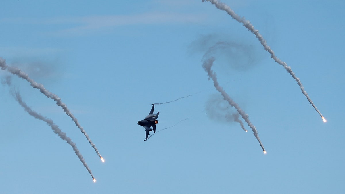 RF-16 borbeni avion pada raspadne tijekom vojske vježbe Han Kuang, koja simulira kinesku Narodnu oslobodilačku vojsku koja je napala otok, u Pingtungu, Tajvan, 30. svibnja 2019. godine.
