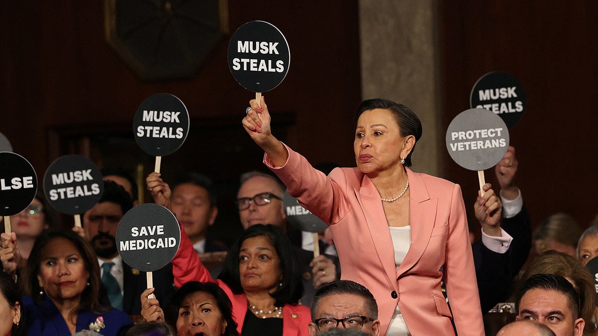 Nas veleposlanik Nydia Velazquez