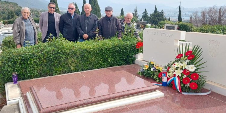 25. obljetnica smrti Gorana Pavlova, hrvatskog domoljuba i utemeljitelja HDZ Split: Položen vijenac i svijeće na grobu