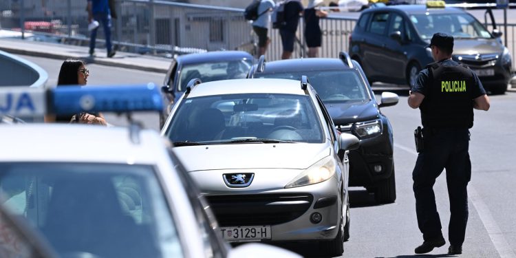 Slobodna Dalmacija – Deset dana nakon što je napustio zatvor uhvaćen u Trogiru kako vozi neregistrirani motor bez vozačke. Opet je u pritvoru