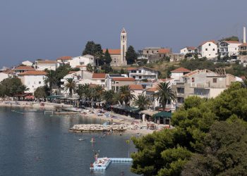 Slobodna Dalmacija – Na Makarskoj rivijeri prodaje se kompleks od 1800 kvadrata uz more, evo tko je prodavatelj i koja je početna cijena