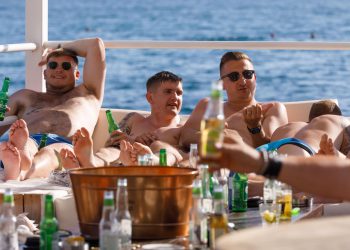 Slobodna Dalmacija – Damir Šarac: Ne mrze stanari rentijere, nego noćnu buku, zapišane portune, razbijene parlafone. A Grad nema strategiju