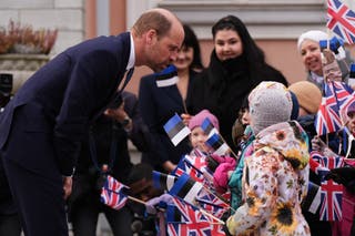 William je tijekom svog putovanja u Tallinn upoznao estonsku školsku djecu