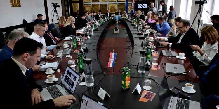 Slobodna Dalmacija – Oformila se nova koalicija u Splitu; poznate tri stranke udružile snage, za Županiju spremaju zajedničku listu…