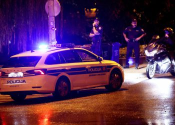 Slobodna Dalmacija – Masovna tučnjava u Splitu u sitne sate, policija spriječila veće zlo! Svi su bili pijani, jedna osoba teško ozlijeđena