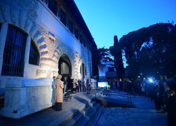 Slobodna Dalmacija – Zaljubljenici u kulturnu baštinu trkom u Arheološki muzej Split: otvorena je izložba ‘Otoci i sveci’