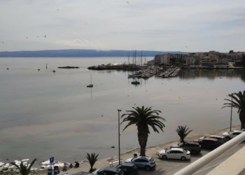 Slobodna Dalmacija – Ekološka katastrofa u stobrečkoj vali, netko je izlio naftu u more! Šef mjesnog odbora: ‘Ovo je kazneno djelo…’