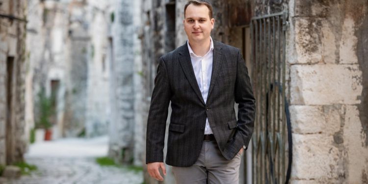 Slobodna Dalmacija – Ante Škrobica koalicijski kandidat za gradonačelnika Trogira: ‘Vrijeme za treći put, s politikom treba ići među ljude’