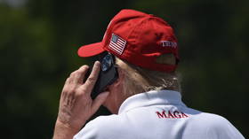 Trump zadirkuje razgovore s Putinom
