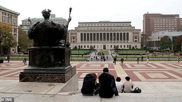 Djelomični prikaz Sveučilišta Columbia u New Yorku, gdje je Wiley prisustvovao od 1993. do 1997.