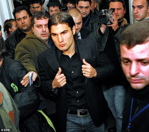 Mutu je otpustio Chelsea nakon pozitivnog testa za kokain, a klub je tada zatražio da je platio 15,2 milijuna funti odštete