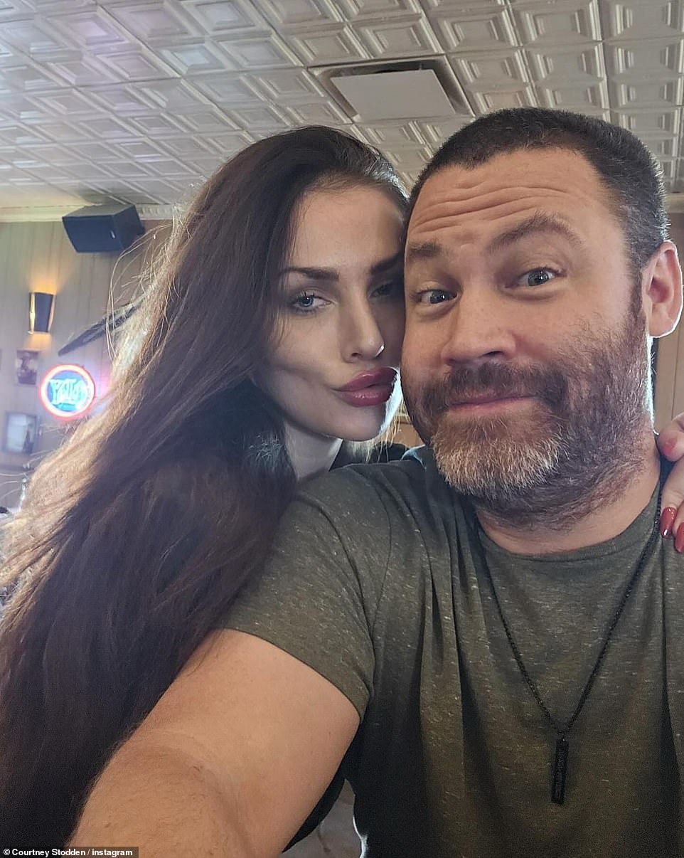 Kasnije 2023. godine, počela je izlaziti s producentom i redateljem Jaredom Safier -om, 42. otkrila je da su se zaručili u lipnju 2024., a u prosincu se udala za Safier 13 godina nakon prvog braka s Hutchisonom