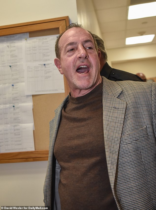 Otac Lindsay Lohan Michael prikazan u saslušanju veljače 2020. u dvorištu Southampton Village u NY