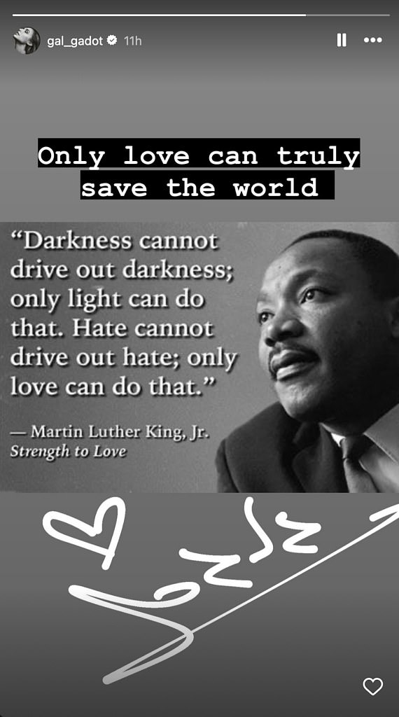 Dok Gadot nije javno odgovorio na Zeglerov komentar, ona je podigla obrve s vlastitim postom nakon što je prikolica puštena, objavivši o ljubavi 'vožnja mržnjom'