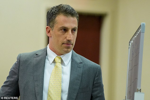 Pravni tim za Jay-Z, koji je predvodio odvjetnik Alex Spiro, rekao je da je Buzbee priznao da osobno ne razgovara sa ženom prije podnošenja slučaja, što je glavni etički zaostatak. Spiro prikazan u srpnju u Santa Feu, New Mexico