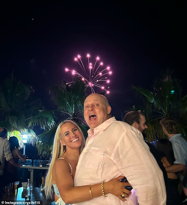 Billy i njegova djevojka, poslovna žena Crystle Fleur (lijevo), viđene su na vjenčanju prošlog vikenda