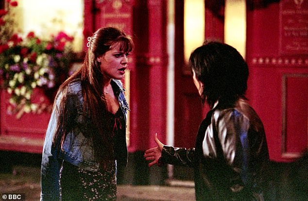 U jednom je trenutku gomila ljudi u kafiću povikala riječi: 