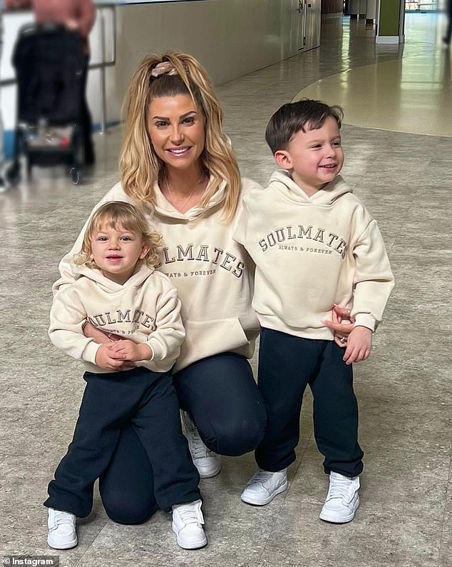 Influencer, koji na društvenim mrežama ide gospođu Hinch, već su ponosni roditelji sinova Ronnie, pet i Lennie, tri