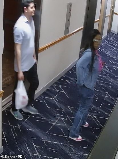 Proganjajući sigurnosni snimci koje je objavila policija pokazala je par izvan Manzanove hotelske sobe