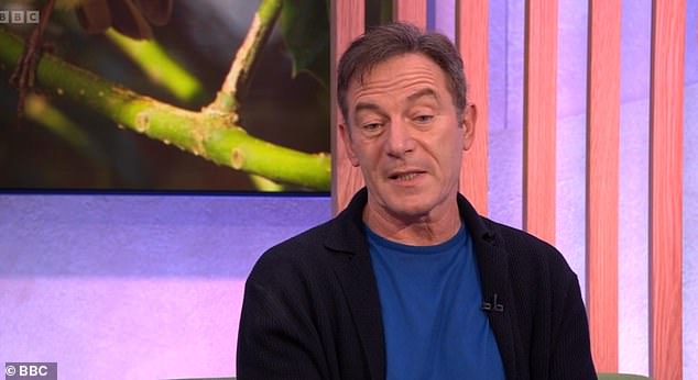 Razmišljajući o svom životu prije nego što se trezve iz droge i alkohola, Jason je rekao da se oslanjao na drogu jer se osjećao 'neugodno' u svojoj koži (na slici na onom showu prošlog mjeseca)