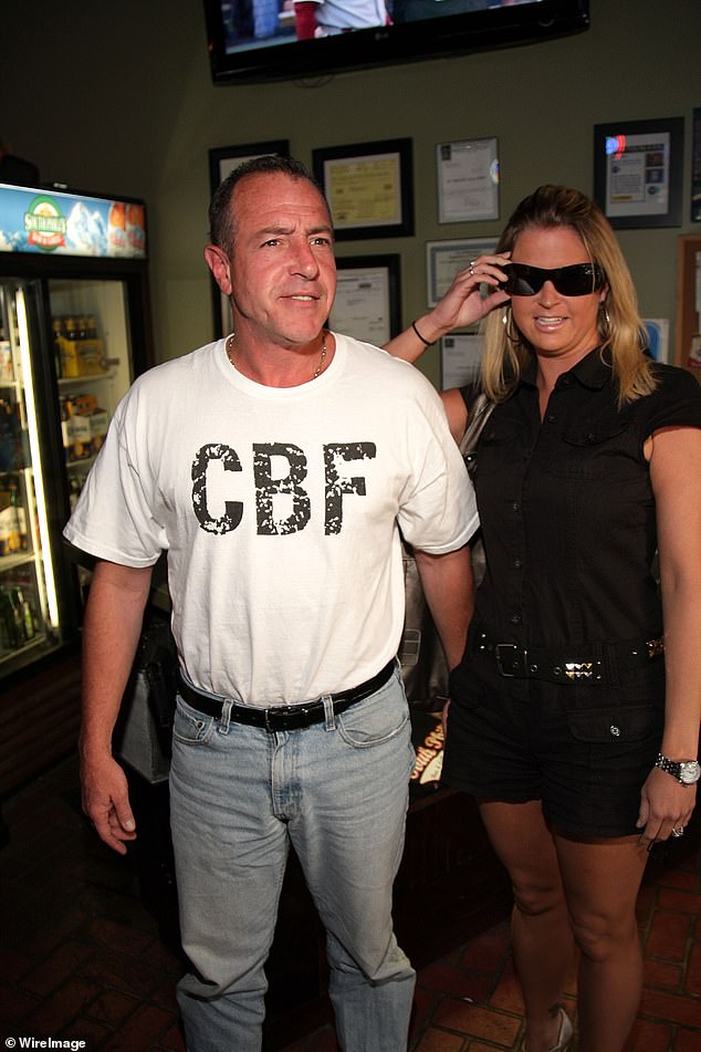 Otuđeni par prikazan je u Philadelphiji u srpnju 2010