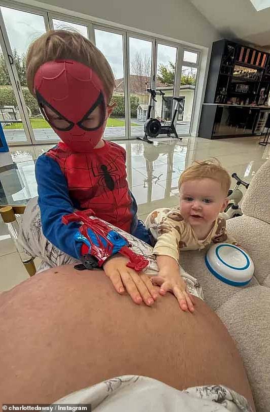 Charlotte i njezin zaručnik Matt, 33, već dijele dva sina, Noah, četiri, i Jude, 18 mjeseci (na slici)