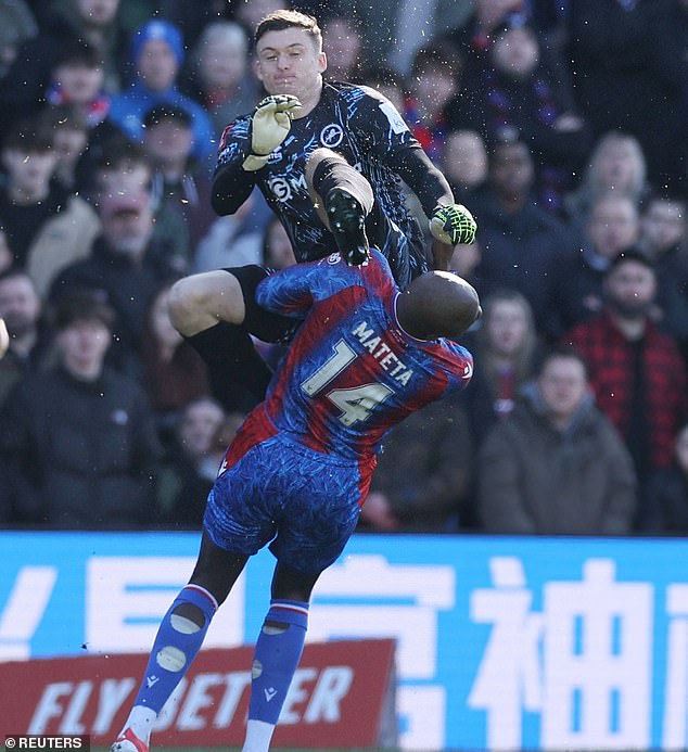 Mateta je na kraju prijemnog izazova Millwall golman Liam Roberts
