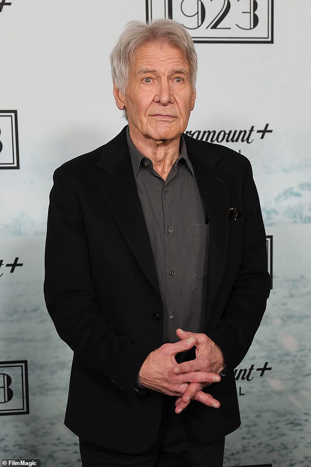 Nakon što je zarazio virusnu infekciju, koja uzrokuje bolan osip, kaže se da je 82-godišnji glumac 'radila i odmara se' (viđen 2025.)