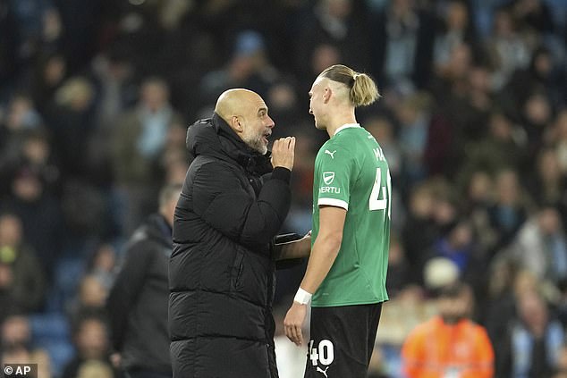 Talovierov je govorio menadžer Man City Pep Guardiola (lijevo) prije odlaska na teren