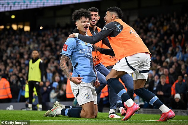 Ali dvostruki je Nico O'Reilly završio zaokret, prije nego što je Kevin de Bruyne također postigao pogodak