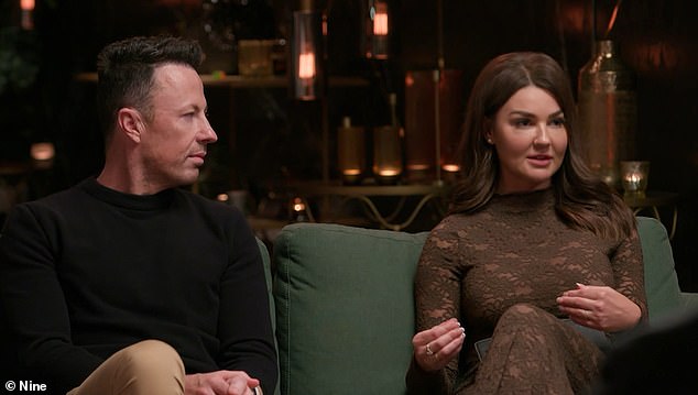 Prekretnica za par došla je u dječačku noć, kada se glumačka skupina suočila s Clintom o Laureninom ponašanju, uključujući i ono što je rekla o njihovim ženama, i on je odbio uključiti je