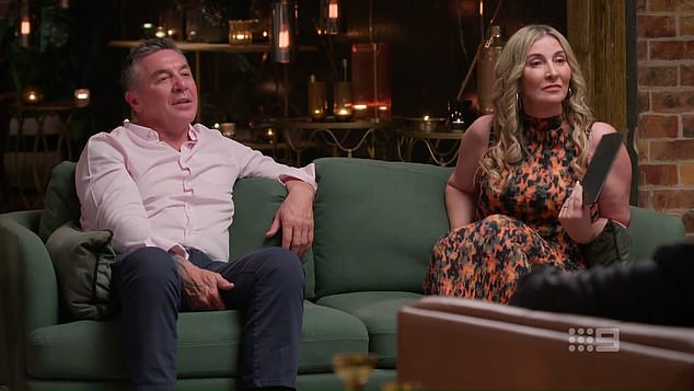 Morena je na kraju pristala prisustvovati jednoj ceremoniji završne obveze, ali s uvjetima. Na slici s Tonyjem