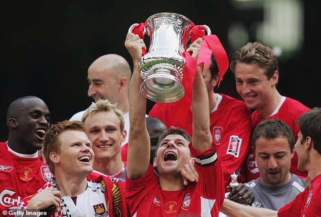 Benitez je također bio zadužen kada je Liverpool osvojio FA Cup godinu dana kasnije 2006. godine