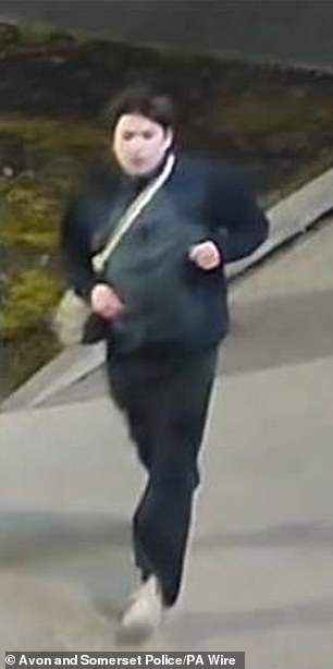 CCTV snimke zarobile su ga kako hoda po maloprodajnom parku nedugo nakon 3 ujutro, a vjeruje se da je krenuo prema svom domu u Frenchayu