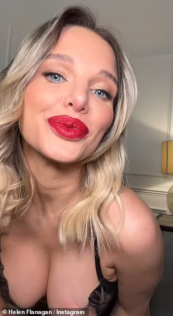 No, dok je pozirala oluju klizanjem na neke čipkaste rukavice i crveni ruž, Helen je rekla svojim sljedbenicima da bi žene trebale međusobno osnažiti