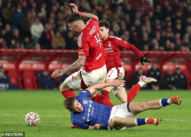 Liam Delap se spušta u kutiju pod pritiskom Morata, ali nije dodijeljena kazna
