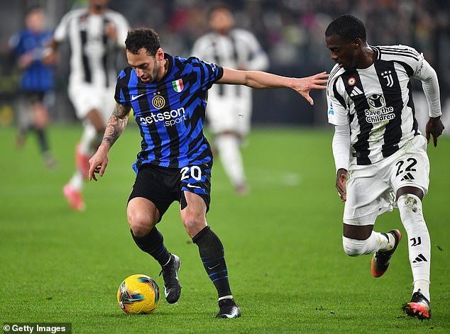 Juventusov Tim Weah (desno), viđen kako igra protiv Inter -a, još je jedan Amerikanac koji glumi u Serie A