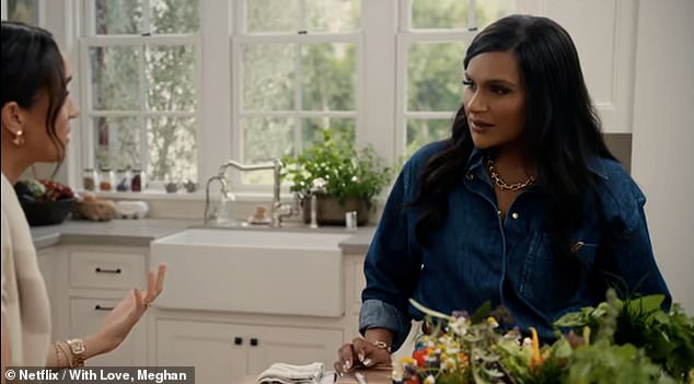 Pokušavajući sakriti namršteno od osmijeha, odgovorila je: 'Tako je smiješno da stalno govoriš Meghan Markle, znaš da sam sada Sussex'
