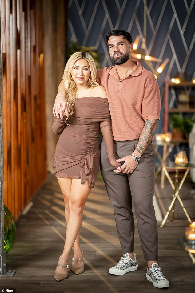 Jedna od najneočekivanijih veza povlačenja bila je između Awhine i Adriana Araouzoua, a Beth je priznala da je frustrirana gledajući je kako se igra