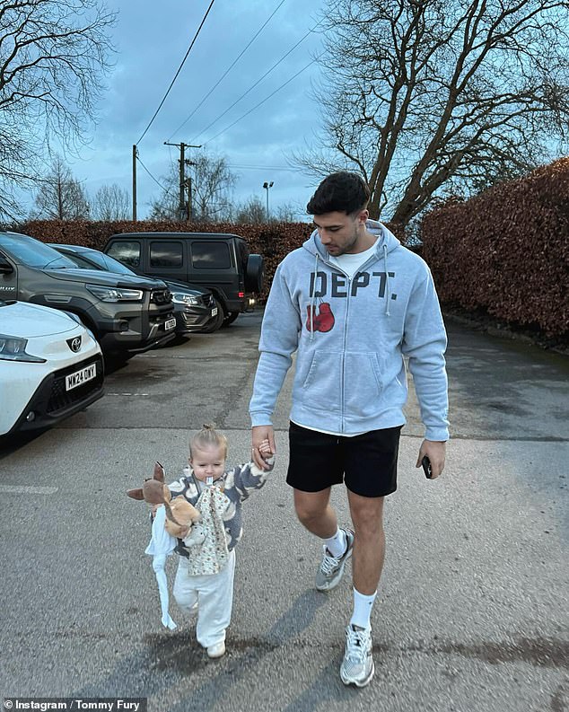 Ranije ovog mjeseca obožavatelji orlova očigledni su pojma da su se Exes ponovno ujedinili za još jedan vikend, dok su u pozadini Snaps-a primijetili ono što je izgledalo poput Mollyin Black G vagon