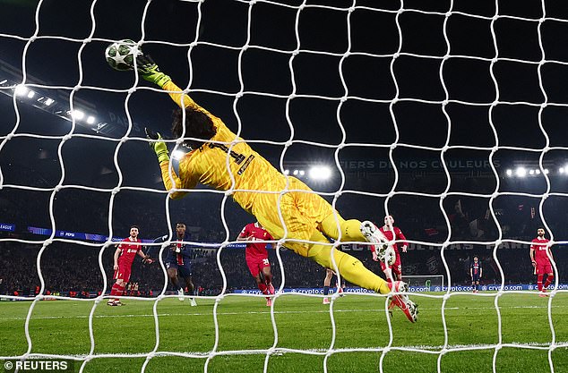 Alisson je napravio devet ušteda u noći kako bi sačuvao svoj čisti lim i pomogao Liverpoolu trijumf