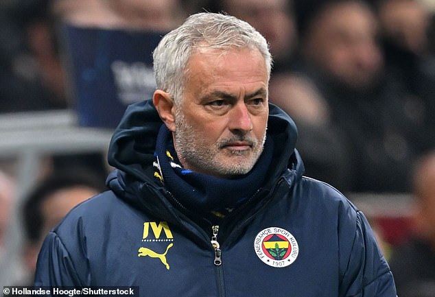 Mourinho je branio svoju upotrebu jezika i optužio Galatasaray da je nagnuto 'tako nisko'