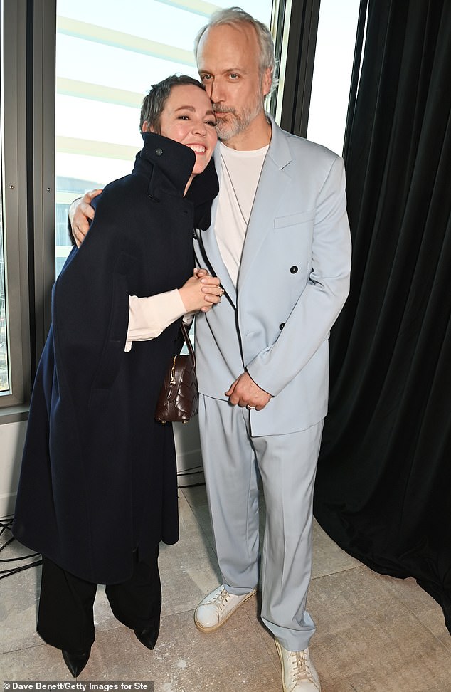 Stranka je došla samo nekoliko sati nakon što su Olivia i njezin suprug Ed izložili rijetko voljeni prikaz na Stella McCartney's Paris Fashion Week Show