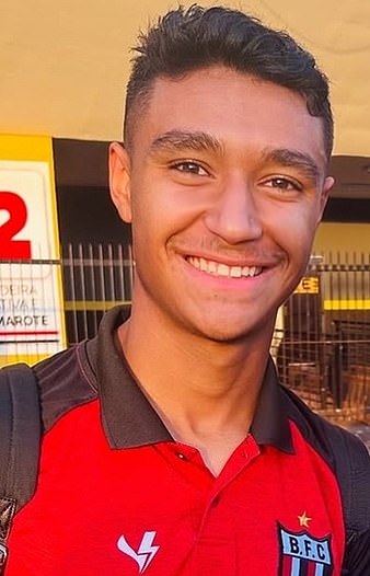 Pedro Severino, 19 godina, bio je na suvozačevom sjedalu kada se vozilo u kojem je putovao sudario s kamionima na autocesti u Brazilu