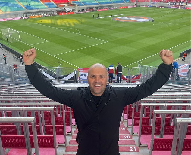 Putovanje obožavatelja škotski mediji nazvali su u četvrtak popodne Christopher Potter