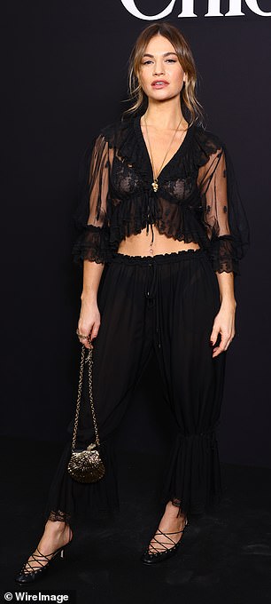 Na slici na Chloe's Womenwear odjeći jesen/zima 2025-2026 Show 6. ožujka