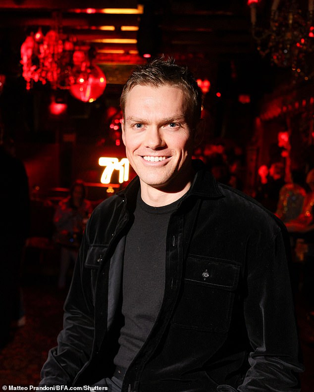 Mark Guiducci izgledao je elegantno u crnom baršunastom bluzu