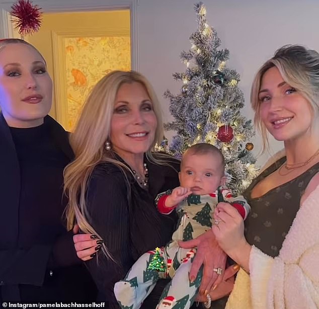 Bach-Hasselhoff preživljavaju dvije kćeri, Hayley i Taylor i unuka London