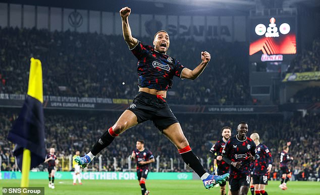 Dessers slavi cilj koji je Rangers stavio na put do poznate pobjede 3-1 u Istanbulu