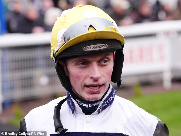 To je ogroman udarac za Jamesa Bowena koji je ključni član tima Seven Barrows